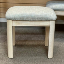 Load image into Gallery viewer, 3PC Thomasville Concole W/Stools