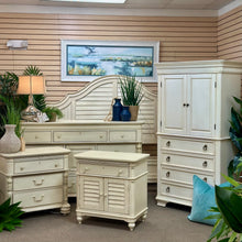 Load image into Gallery viewer, Paula Deen Nighstand Retails $800+