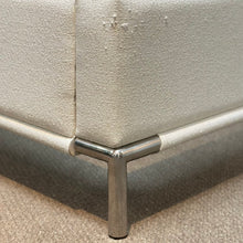 Load image into Gallery viewer, Universal 'Conway' KING Bed
