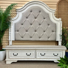 Load image into Gallery viewer, Queen 'Realyn' Bed