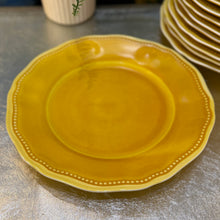 Load image into Gallery viewer, Set/32 Le Cadeaux Yellow Melamine Dishes