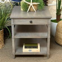 Load image into Gallery viewer, Ethan Allen 'Nellie' End Table