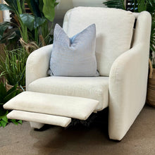 Load image into Gallery viewer, Bassett 'Wrenn' Power Recliner