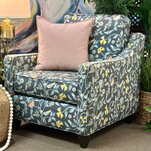 Load image into Gallery viewer, Bassett Bird Floral Chair