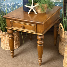 Load image into Gallery viewer, Traditional Wood End Table