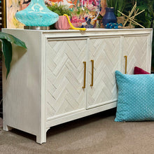 Load image into Gallery viewer, White 3DR Cabinet