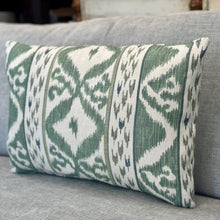 Load image into Gallery viewer, Cowtan Rapallo Designer Lumbar
