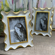 Load image into Gallery viewer, Gold Scalloped Pic Frame