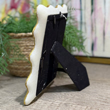 Load image into Gallery viewer, Gold Scalloped Pic Frame