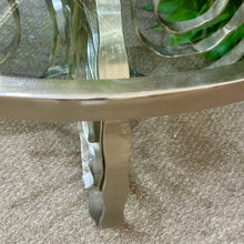 Load image into Gallery viewer, Global Views &#39;Weathervane&#39; Coffee Table
