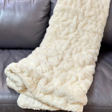 Load image into Gallery viewer, Ivory Furry Throw
