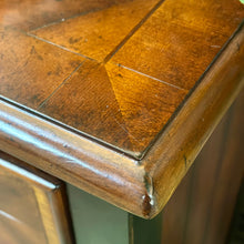Load image into Gallery viewer, Hooker 'Wingate' Chest
