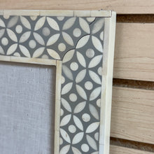 Load image into Gallery viewer, Mosaic Bone Inlay Bullentine Board
