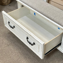 Load image into Gallery viewer, Queen 'Realyn' Bed
