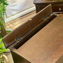 Load image into Gallery viewer, Universal 3DRW Nightstand
