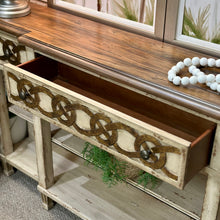 Load image into Gallery viewer, Hooker 'Legends' Console
