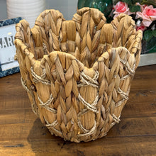 Load image into Gallery viewer, Med Wavy Woven Basket
