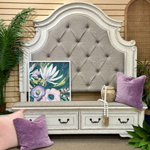 Load image into Gallery viewer, Queen 'Realyn' Bed
