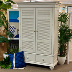 Dressers & Nightstands