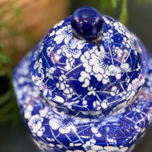 Load image into Gallery viewer, Blue/White Floral Jar
