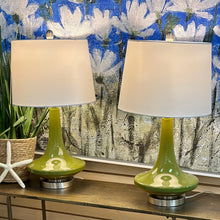 Load image into Gallery viewer, Green Retro Lamp
