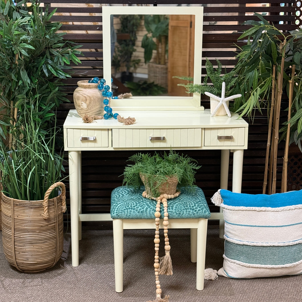 Cream Vanity W/Mirror & Stool
