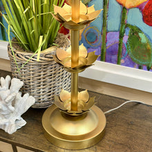 Load image into Gallery viewer, Safavieh 'Lani' Lamp
