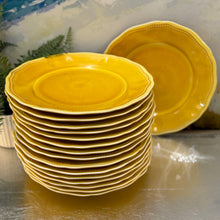 Load image into Gallery viewer, Set/32 Le Cadeaux Yellow Melamine Dishes
