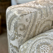 Load image into Gallery viewer, Havertys &#39;Ava&#39; Power Recliner
