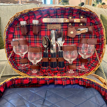 Load image into Gallery viewer, Picnic Time &#39;Highlander&#39; Basket
