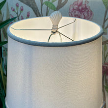 Load image into Gallery viewer, Ivory Resin Motif Lamp
