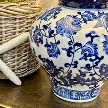 Load image into Gallery viewer, Blue/White Chinoiserie Lamp
