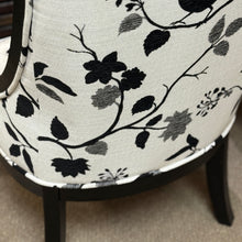 Load image into Gallery viewer, Black/White Bird Chair
