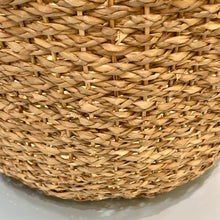 Load image into Gallery viewer, LG Scalloped Woven Basket
