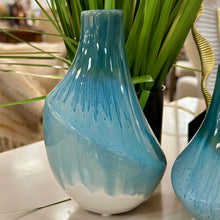 Load image into Gallery viewer, Set/3 Turquoise Vases

