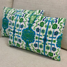 Load image into Gallery viewer, Bombay Kelly Ikat Lumnbar
