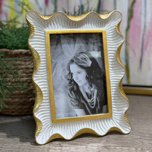 Load image into Gallery viewer, Gold Scalloped Pic Frame
