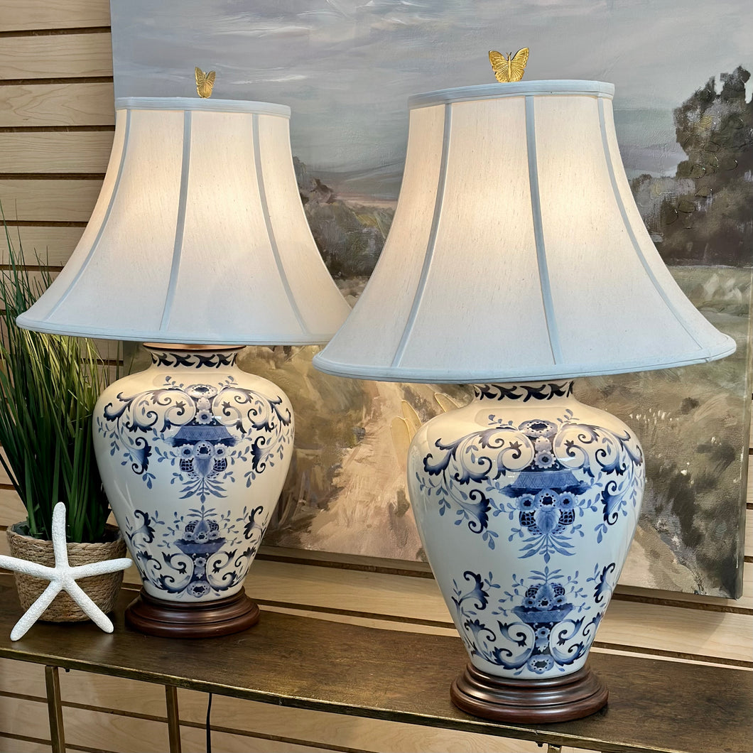 Blue & White Wildwood Lamp