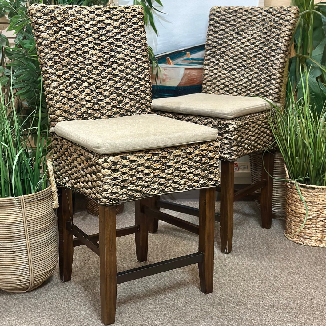 Set/2 Riverside Furniture Seagrass Stools
