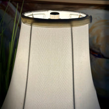 Load image into Gallery viewer, Silver Nautilus Lamp
