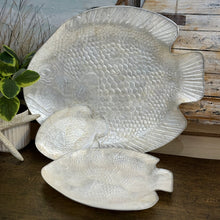 Load image into Gallery viewer, Set/3 Capiz Fish Trays
