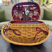 Load image into Gallery viewer, Picnic Time &#39;Highlander&#39; Basket
