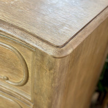 Load image into Gallery viewer, Haverty&#39;s Chest
