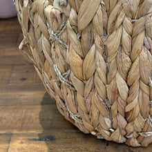 Load image into Gallery viewer, Lg Wavy Woven Basket
