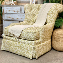 Load image into Gallery viewer, Huntington House Swivel Chair
