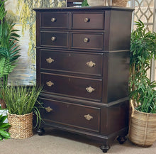 Load image into Gallery viewer, 6DRW Traditional Dresser
