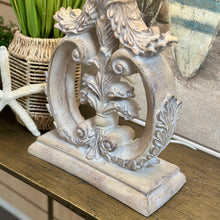 Load image into Gallery viewer, Bassett &#39;Abigail&#39; Table Lamp
