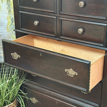 Load image into Gallery viewer, 6DRW Traditional Dresser
