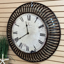 Load image into Gallery viewer, Round Metal Clock
