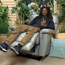 Load image into Gallery viewer, La-Z-Boy &#39;James&#39; Power Recliner
